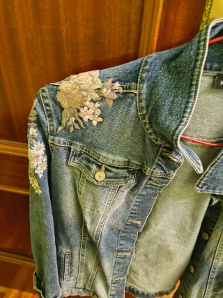 Chaqueta vaquera KappAhi bordada Talla L