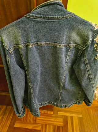 Chaqueta vaquera KappAhi bordada Talla L