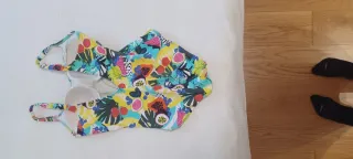 Bañador estampado frutas y hojas