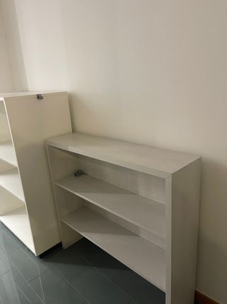 Estantería blanca de madera