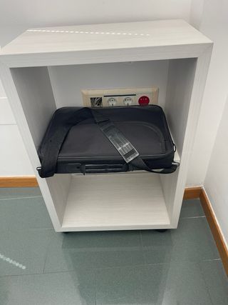 Estantería blanca de madera