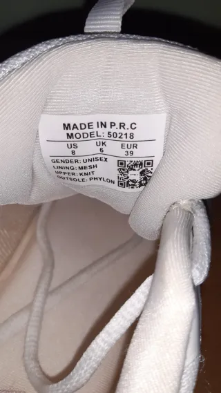Zapatillas Blancas y Doradas