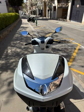 Honda SH 125cc Scoopy Scooter Blanca