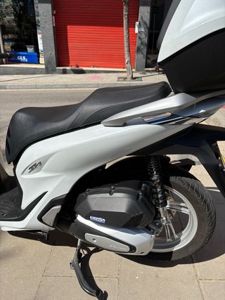 Honda SH 125cc Scoopy Scooter Blanca