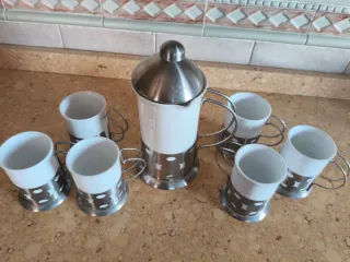 Set Caffettiera e Tazze in Porcellana e Metallo