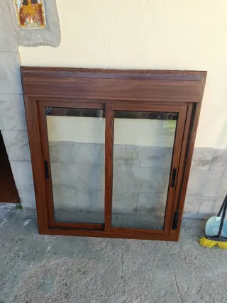 Ventana aluminio color madera 134x117cm
