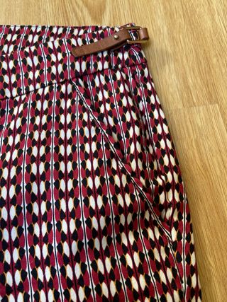 Pantalón tobillero estampado sin estrenar