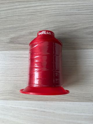 Hilo de poliéster profesional Serafil 600m.