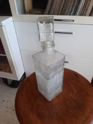 Botella de licor de cristal