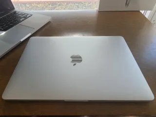 MacBook Pro 2017 13 8GB RAM 256GB SSD