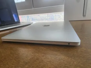 MacBook Pro 2017 13 8GB RAM 256GB SSD