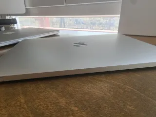 MacBook Pro 2017 13 8GB RAM 256GB SSD