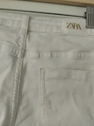 Pantalón vaquero blanco Zara
