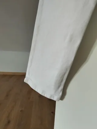 Pantalón vaquero blanco Zara