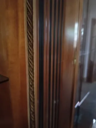 Libreria in legno e vetro