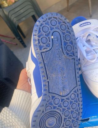Scarpe Adidas bianche e blu