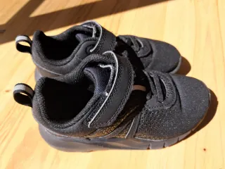Zapatillas niño negras T.27 nuevas
