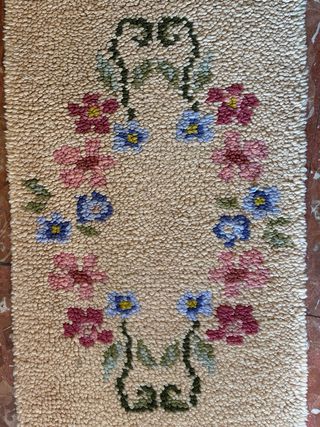 Alfombra pequeña hecha a mano