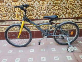 Bici infantil 20 B'Twin con ruedines