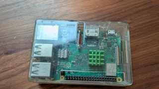 Raspberry Pi 3 B+ con carcasa