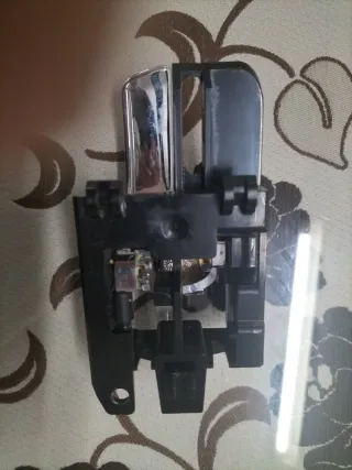 Maneta interior izquierda Nissan Qashqai J10.