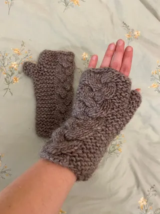 Mitones de lana trenzada