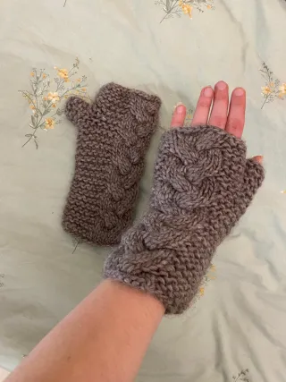 Mitones de lana trenzada