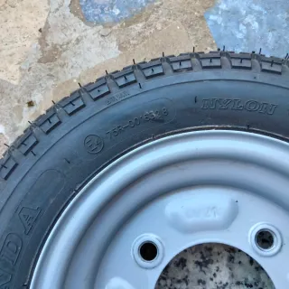 Ruedas remolque 3, 5 de 8 pulgadas.