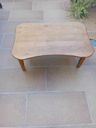 Preciosa mesita auxiliar antigua de madera