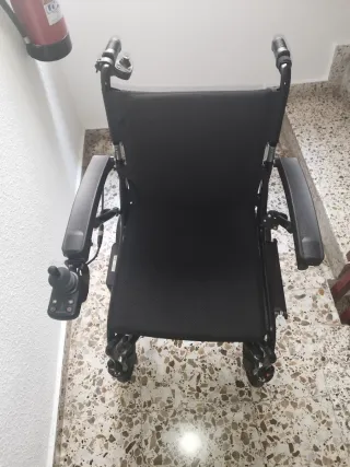 Silla de ruedas eléctrica plegable