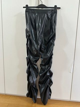 Pantaloni neri in pelle arricciati shein