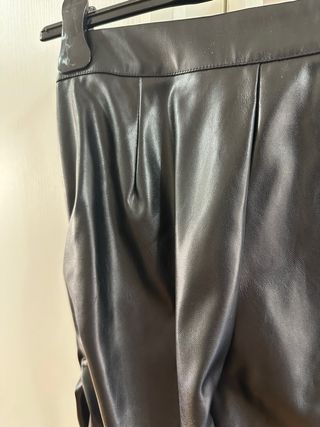 Pantaloni neri in pelle arricciati shein