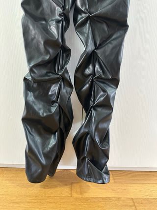 Pantaloni neri in pelle arricciati shein