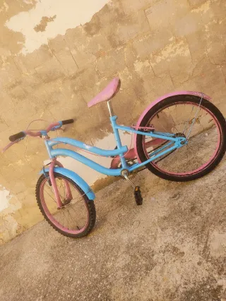 Bicicleta infantil azul y rosa