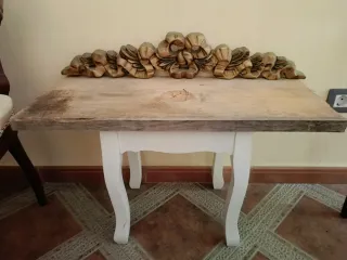 Mesa auxiliar de madera rústica