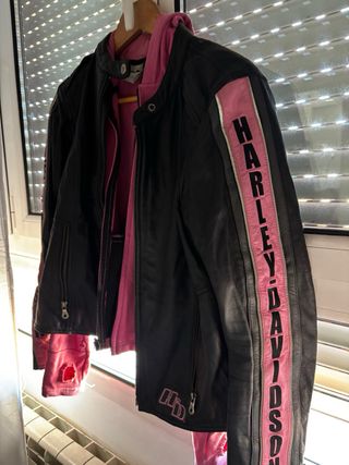 Chaqueta Harley-Davidson Moto Negra y Rosa