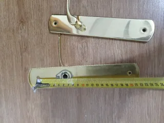 Manillas doradas para puertas