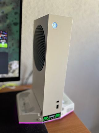 Xbox Series S 512GB + 3 Controles + Base Carga