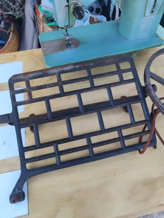 Máquina de Coser Alfa con Motor y Pedal