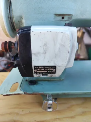 Máquina de Coser Alfa con Motor y Pedal