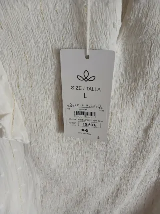Camiseta blanca con volantes