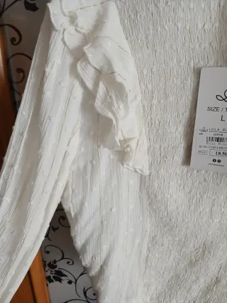Camiseta blanca con volantes