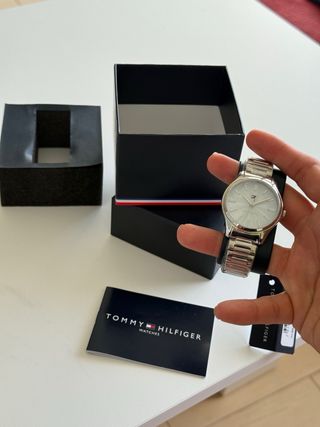 Reloj Tommy Hilfiger Mujer A ESTRENAR NUEVO Plata