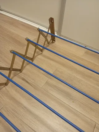 Tendedero Plegable Pared Metal y Plástico,