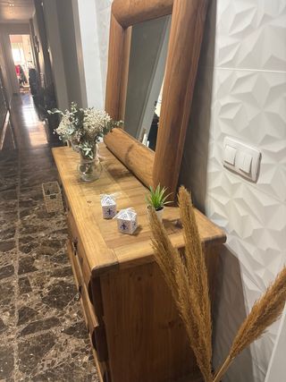 Mueble de madera maciza