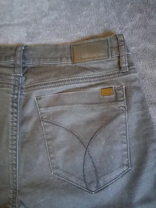 Pantalón pitillo Calvin Klein Talla 34/36 negro