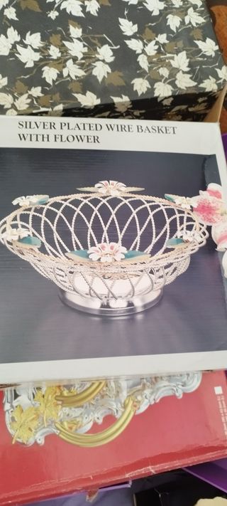 Cesta Decorativa Metálica Dorada