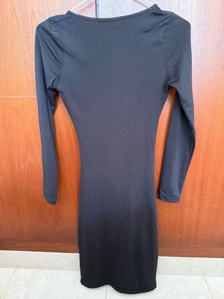 Vestido elástico negro con aberturas