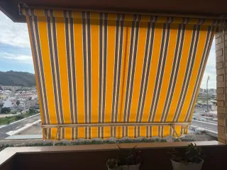 Toldo de tela a rayas