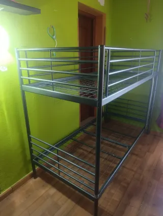 Litera metálica en buen estado